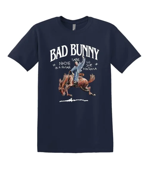 Navy Bad Bunny T-shirt with vintage rodeo bronco illustration and Nadie Sabe Lo Que Va a Pasar Mañana lettering